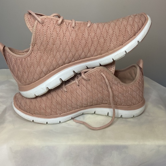 Skechers dual-lite shoes. Quilted Pink, size: 7 - Picture 8 of 9